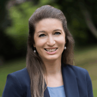 Lindsay Petersen headshot